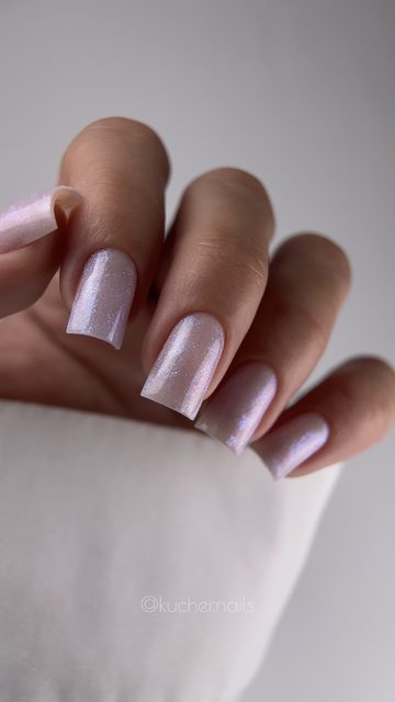 Бузковий манікюр з перламутром, робота учениці @kucher.nails